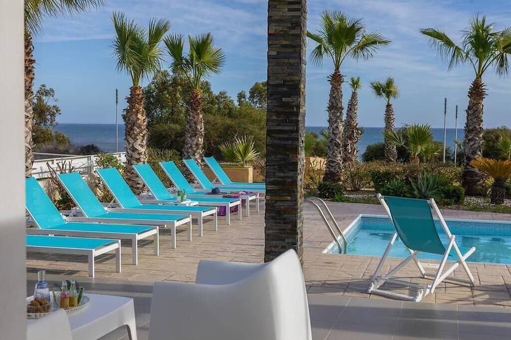 Foto 10 von 30: Wirklich spektakuläre FirstLine Sea Front Villa im schönen Dorf Pervolia