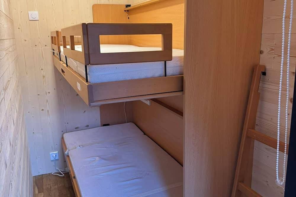 Foto 3 von 10: Apartment with two small bedrooms and a separate kitchen near the spa