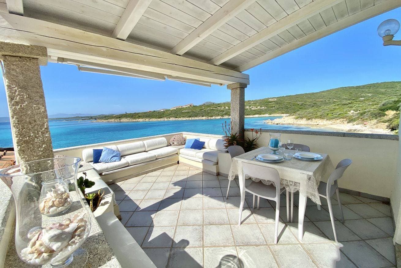 Foto 12 von 25: Ginestra Apartment. Three-room apartment, sleeps 6, on the ground floor with sea view.