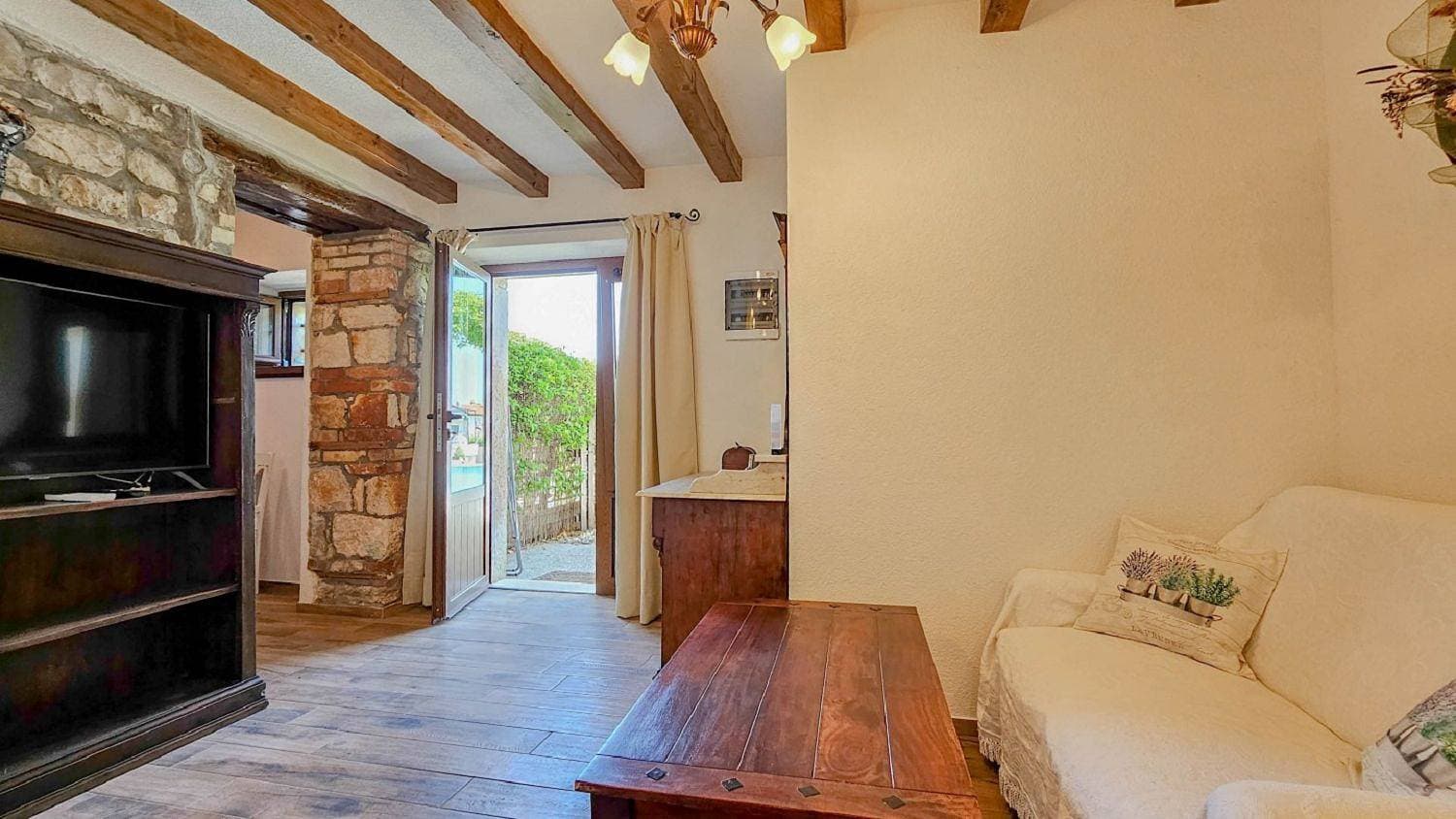 Foto 11 von 28: Cozy Studio im Steinhaus mit Pool, Klima, WiFi