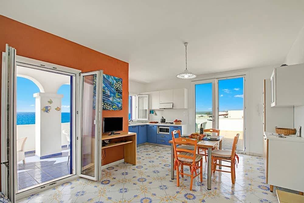 Foto 10 von 21: Penthouse Azzurra Sea View Near Beach, Salve, Italy