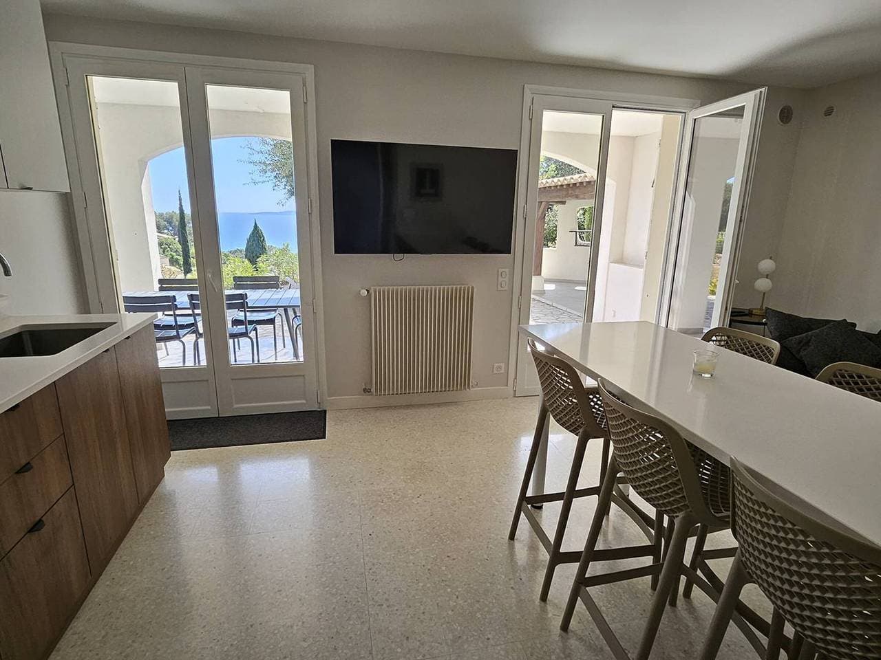 Foto 3 von 16: Erdgeschosswohnung mit beheiztem Privatpool und Garten, 1 km vom Meer entfernt