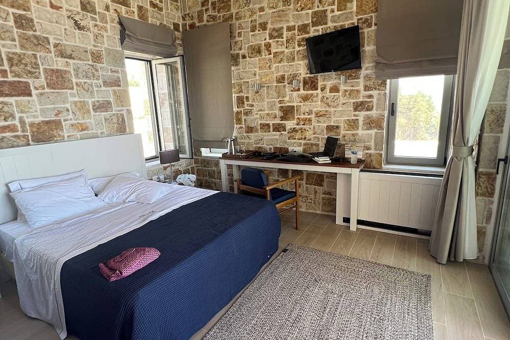 Foto 4 von 15: Sea view 2-bedroom villa in lovely Meganis with WiFi, AC