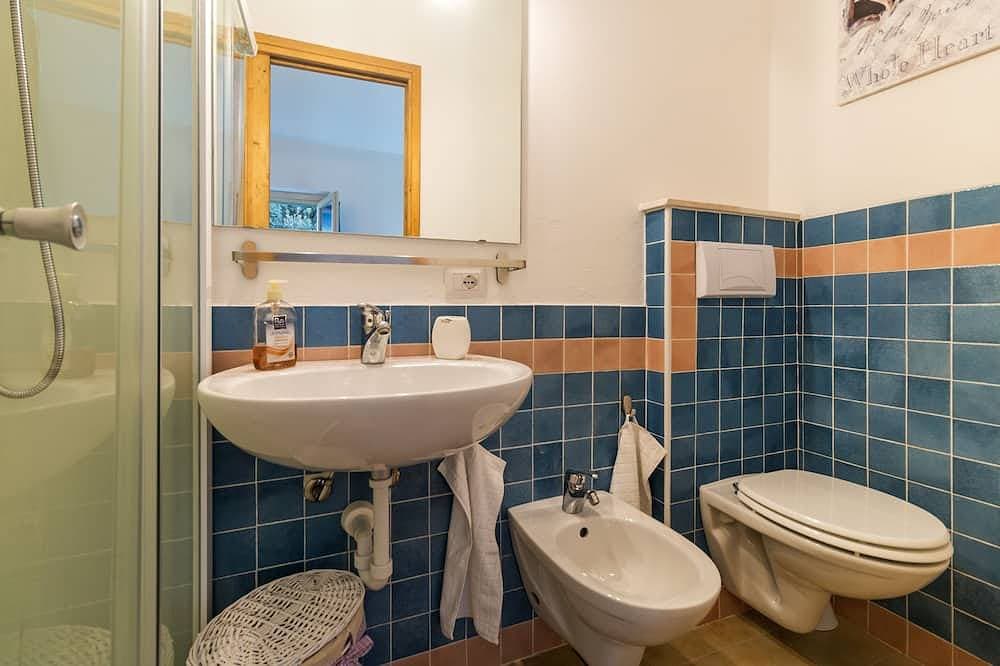 Foto 4 von 8: Small retreat for two with veranda at 700mt sea