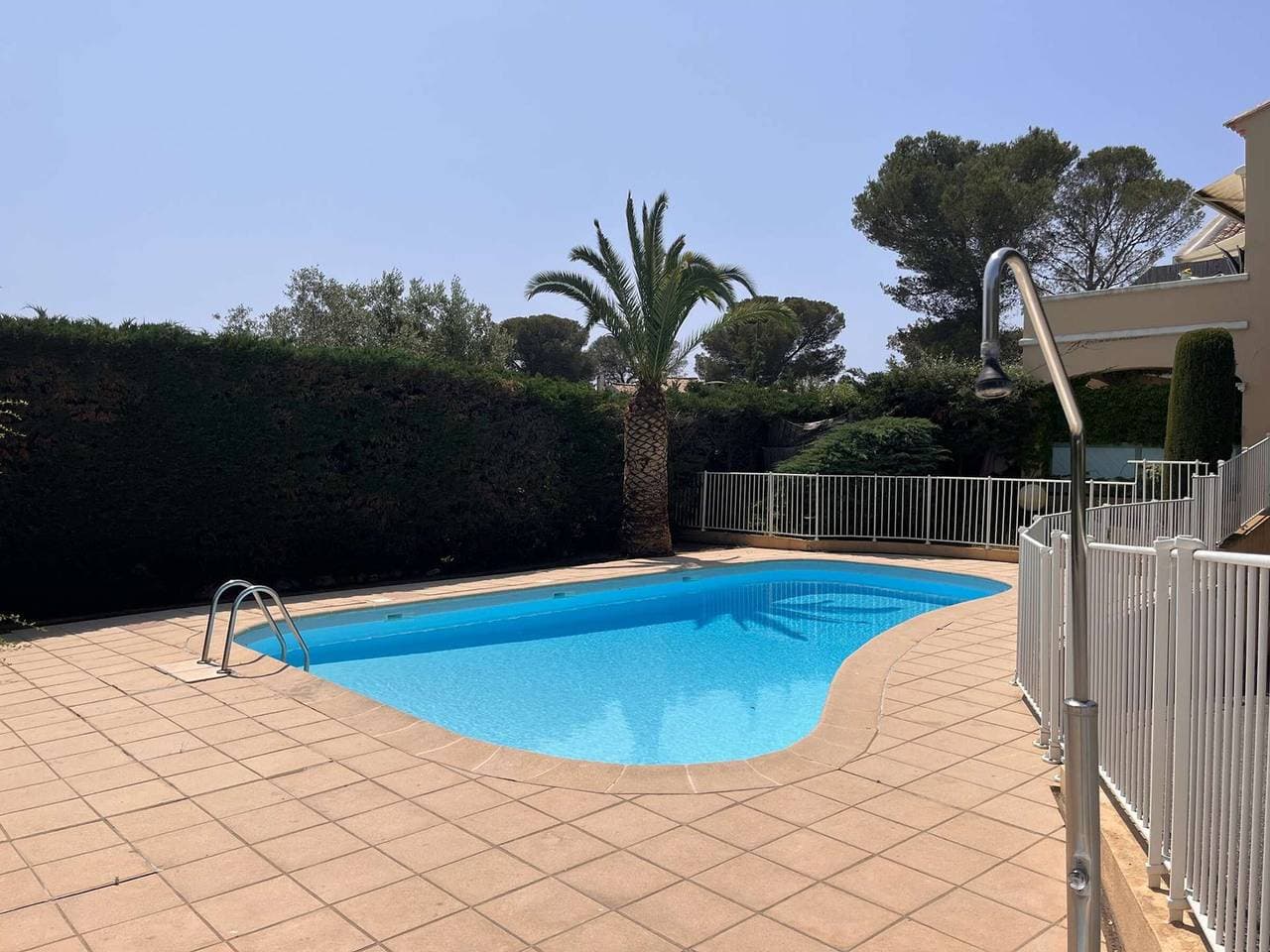 Ruhige Wohnung mit Terrasse in St Raphaël, strandnah 1