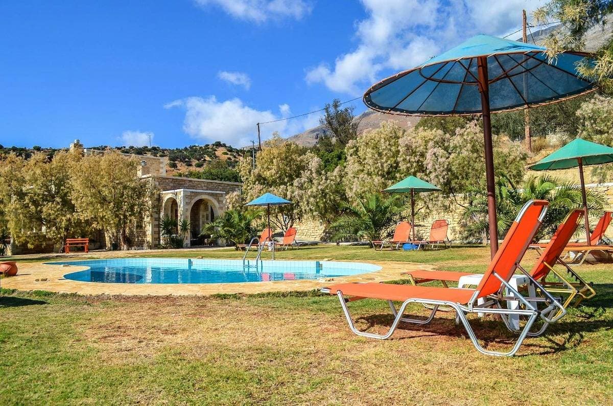 Foto 3 von 52: Ferienhaus mit Pool, großer Garten, idyllisch und ruhig, Wifi | Triopetra, Kreta