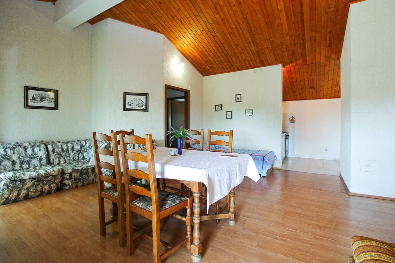 Foto 13 von 29: Ferienwohnung für 6 Personen mit Terrasse