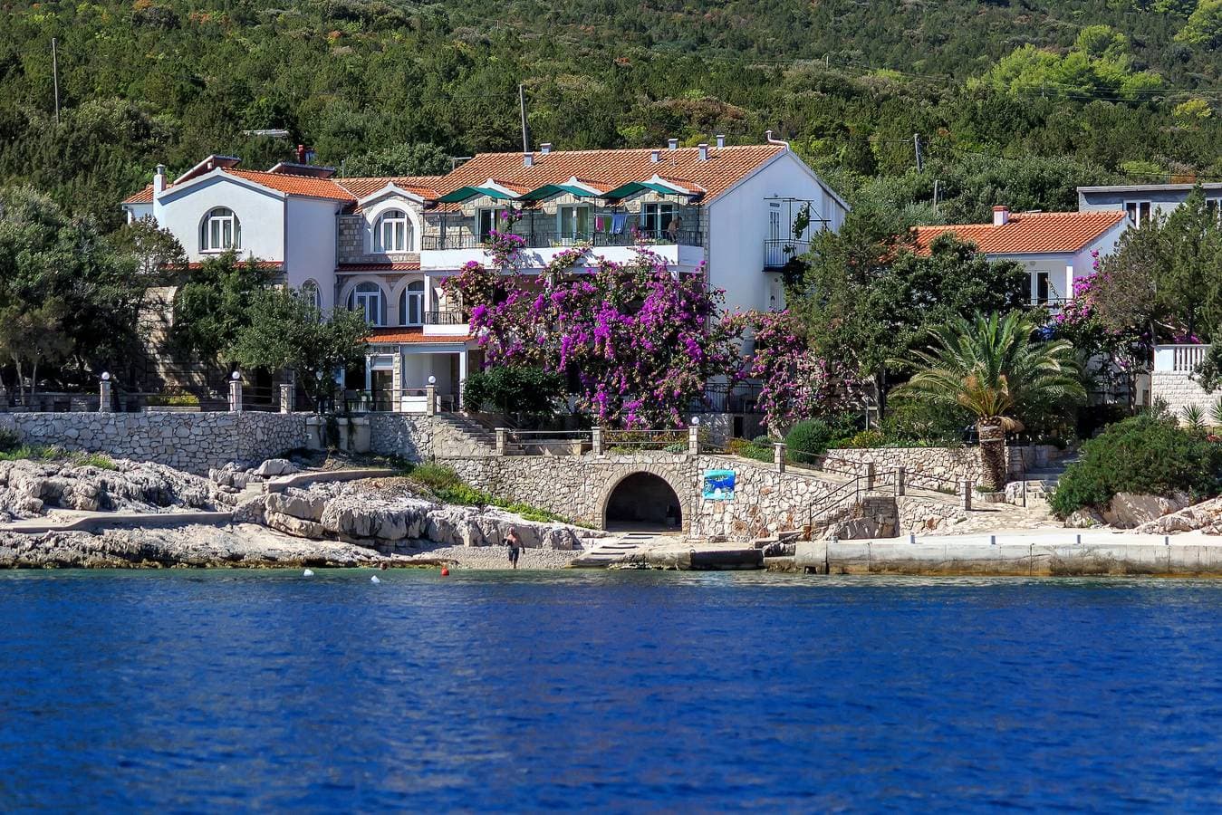 Foto 3 von 25: Studio Appartement am Strand Bucht Pokrivenik, Hvar As-10427-b