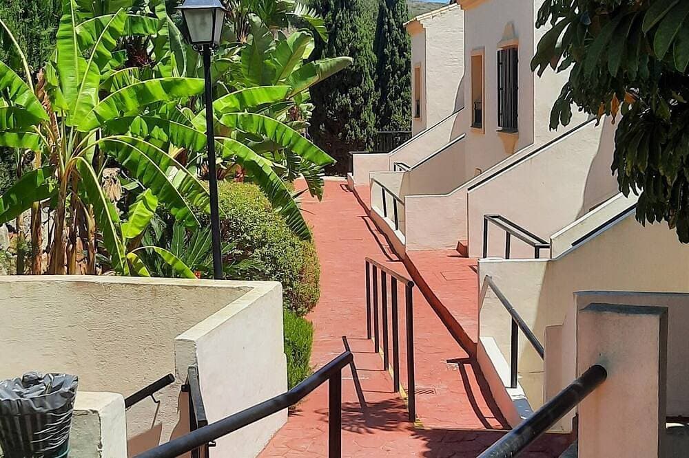 Foto 10 von 28: Gut ausgestattete 2 Schlafzimmer, 2 Badezimmer Apartment im Poolbereich