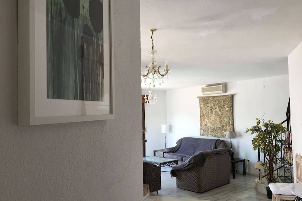 Foto 8 von 23: Geräumige, helle Villa: großer Pool, 3 Schlafzimmer, 3 Bäder, Meerblick