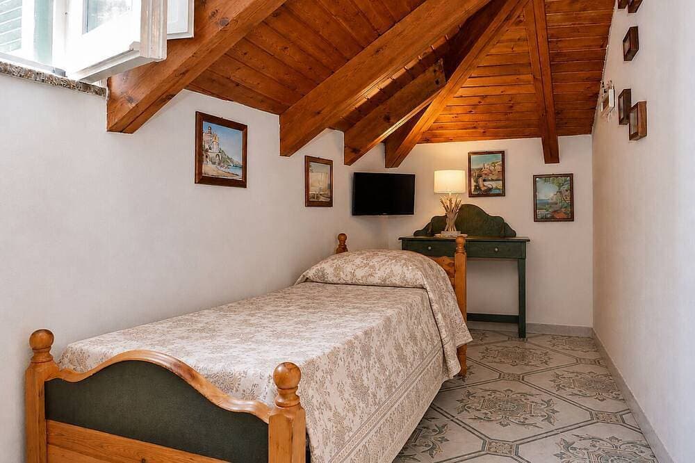 Foto 4 von 15: Cozy Attic in the Heart of the Pearl of the Amalfi Coast