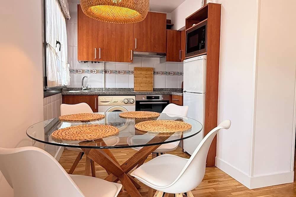 Foto 11 von 20: Hórreo Apartment in downtown Cangas with a terrace and mountain views.