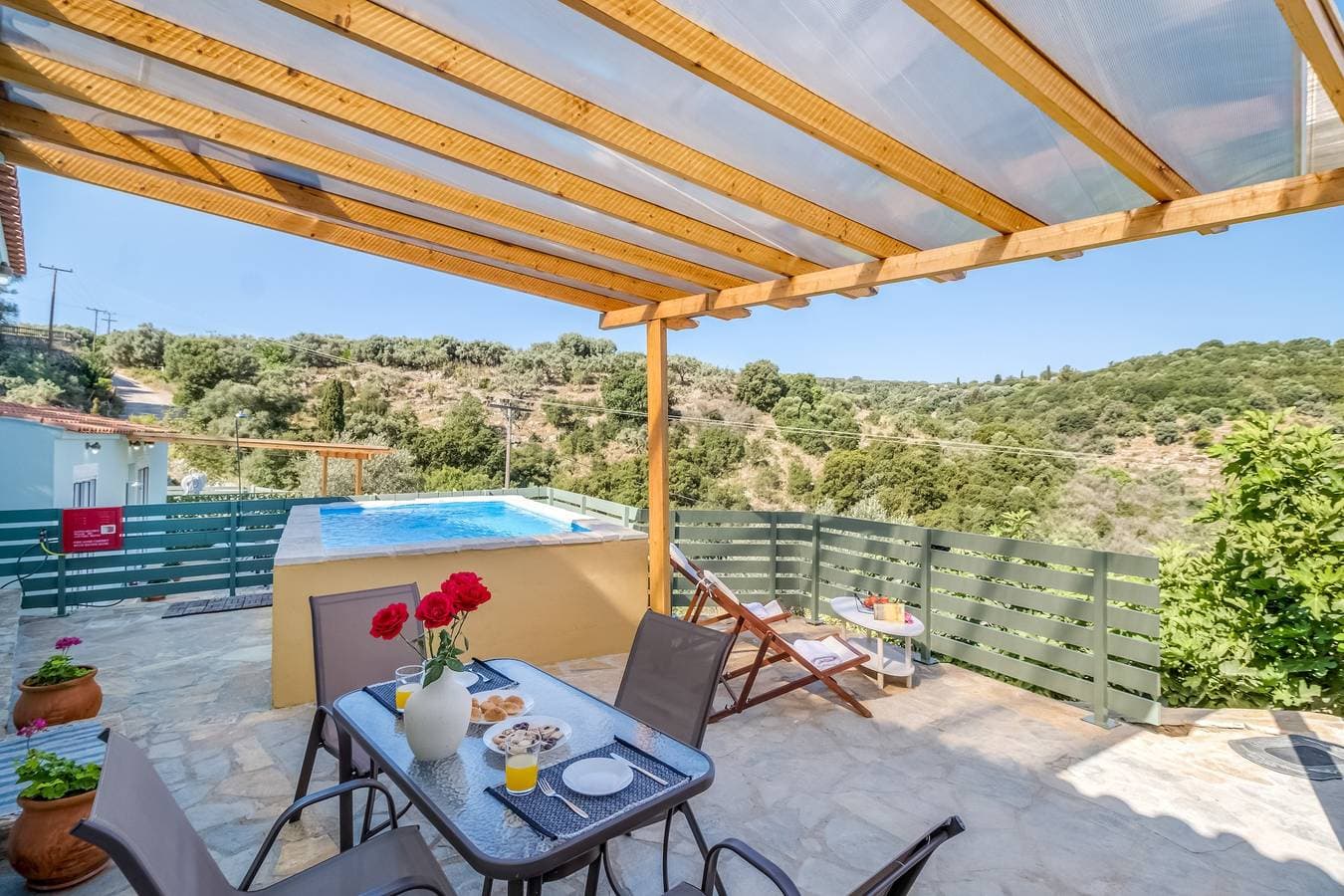Foto 13 von 21: Villa "Μyrtali" mit Meerblick, 2 privaten Terrassen und WLAN