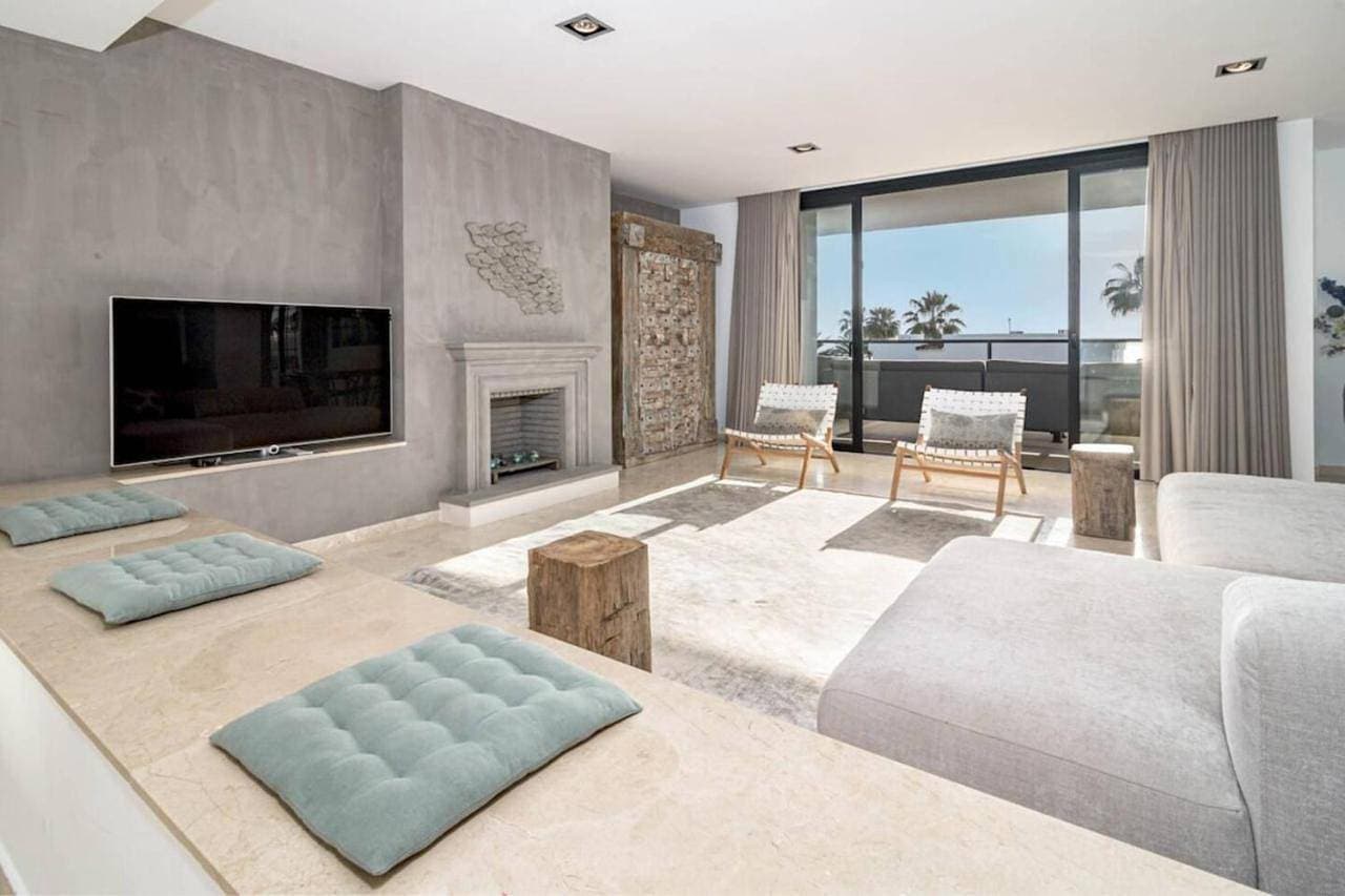 Foto 9 von 65: Three-Bedroom Apartment with Balcony
