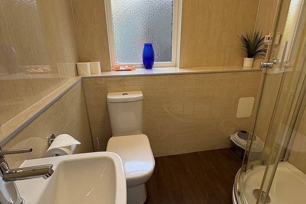 Foto 5 von 24: Annex-Budget-Doppelzimmer-Gemeinsames Badezimmer