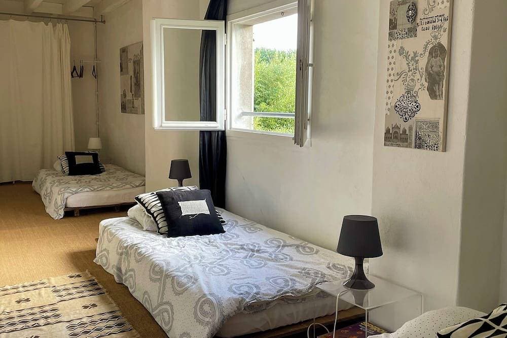 Foto 2 von 28: Le Chai: Between sea and mountains, spacious gîte with private pool.