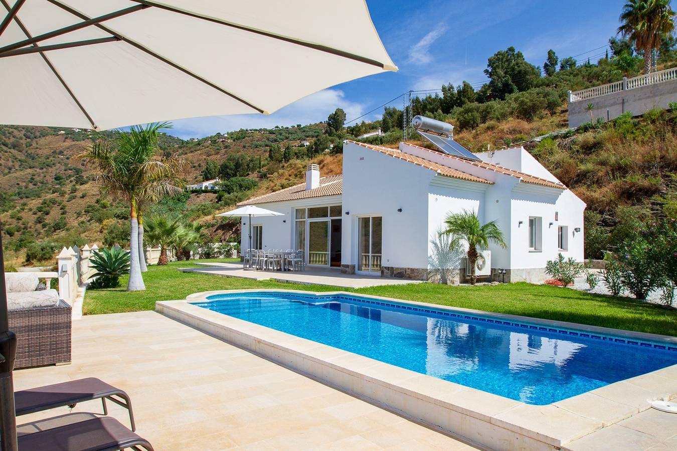 Foto 2 von 46: Casa Bonita - 4 bedroom Country House in Authentic Andalucia, Malaga