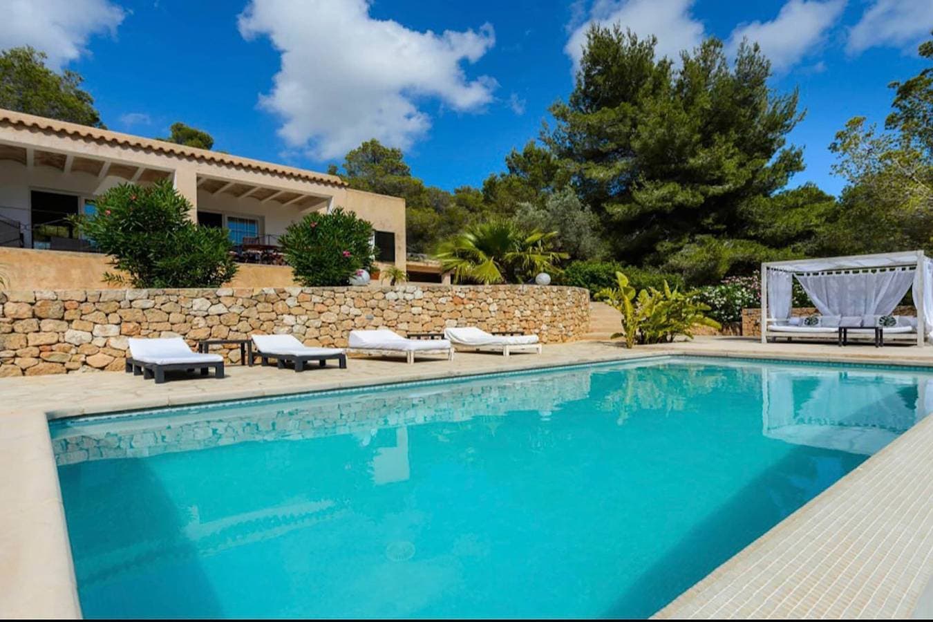 Foto 4 von 22: Villa für 6 Personen mit Balkon