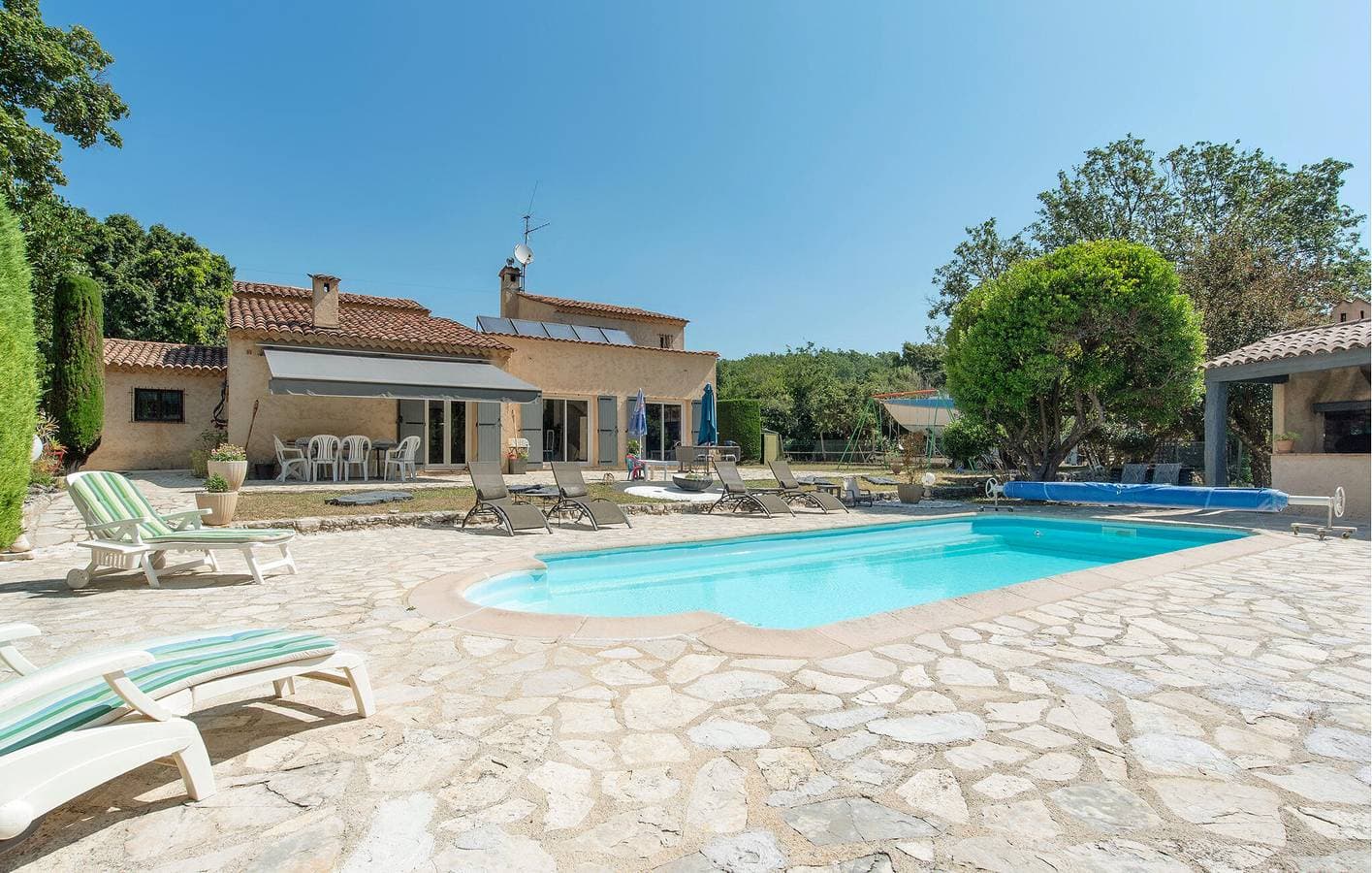 Poolside Terrace Apartment in Saint-Cézaire-sur-Siagne 1