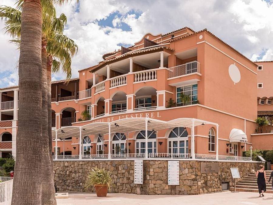 Foto 13 von 50: Pierre & Vacances Hôtel de l'Esterel - Zimmer 2 personen - Hotelzimmer - Doppelzimmer - Terrasse oder Balkon