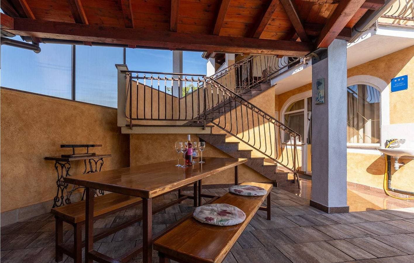 Foto 13 von 31: Gemütliche 2-Zimmer-Wohnung mit Pool, Terrasse und WLAN – 500 m vom Zentrum von Anzici entfernt