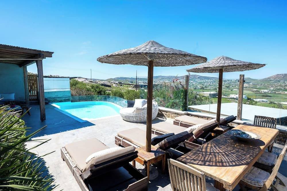 Deluxe 2 Bedroom House with Private Outdoor Pool 1