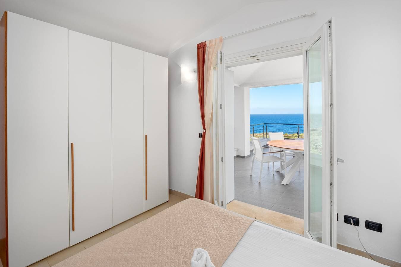 Foto 9 von 34: Ferienwohnung 12A in der Villa Marconi mit Meerblick und Panoramaterrasse
