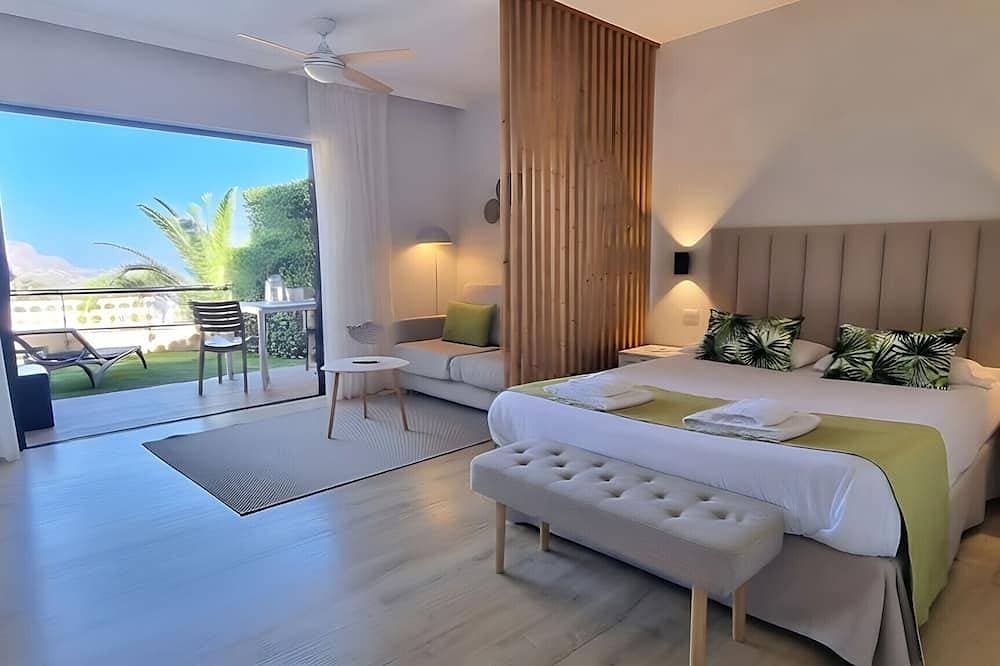 Foto 4 von 28: Los Roques vistas al mar con terraza y jardín priv
