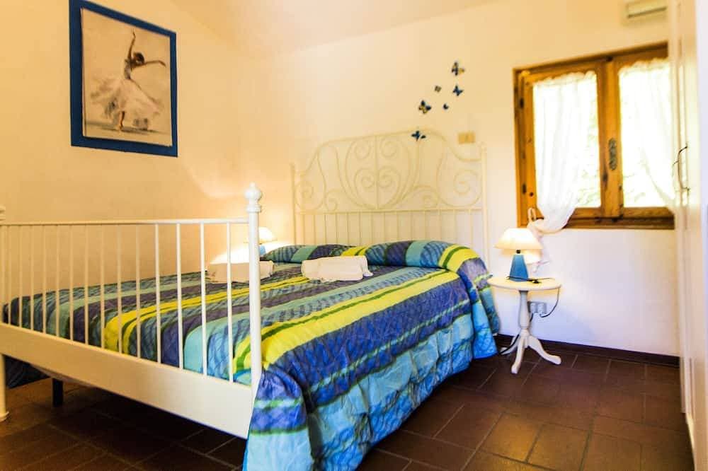 Foto 3 von 21: Small Villa near the Pool in a fantastic Park