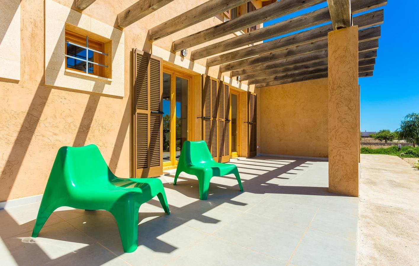 Foto 3 von 51: Gemütlicher Rückzugsort am Strand mit Terrasse, Pool und Wifi