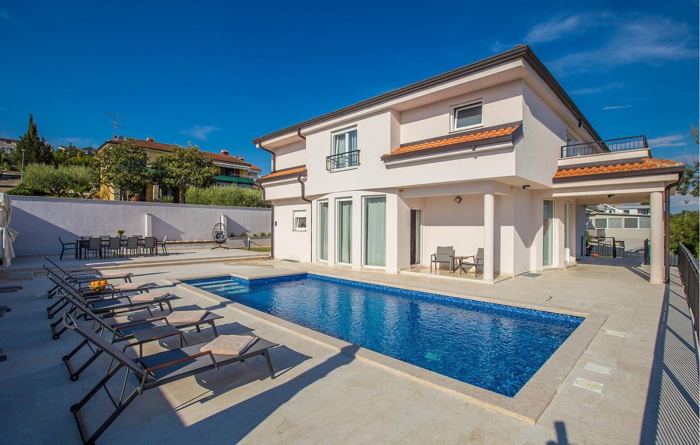 Foto 9 von 48: Reizende 1-Zimmer-Wohnung mit Pool und Terrasse, 400 m vom Stadtzentrum von Musalez entfernt