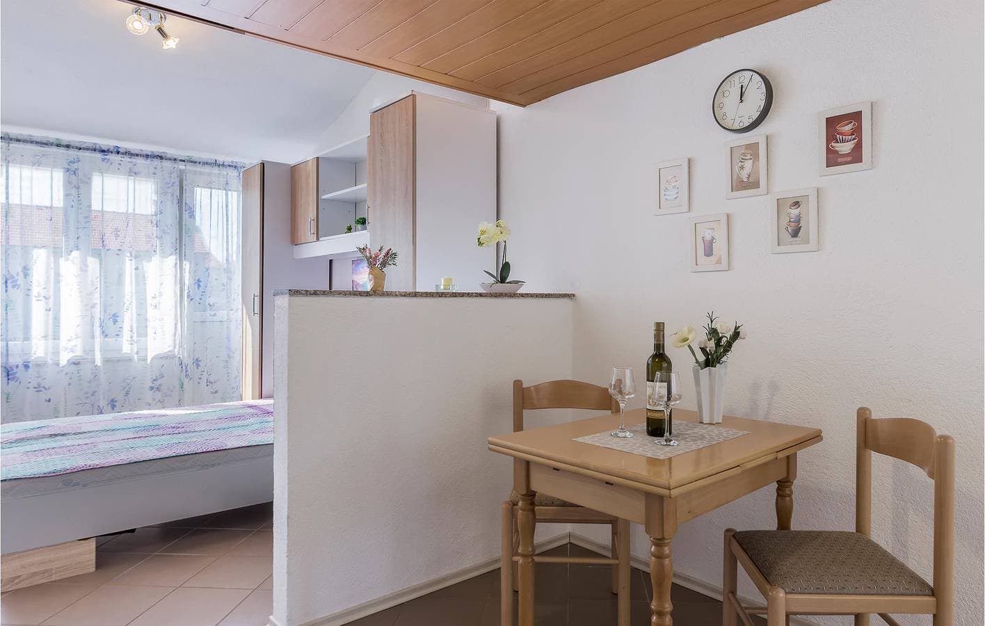 Foto 5 von 23: Gemütliche Ferienwohnung mit Terrasse, WLAN, Klimaanlage und Parkplatz – 2,5 km vom Strand entfernt