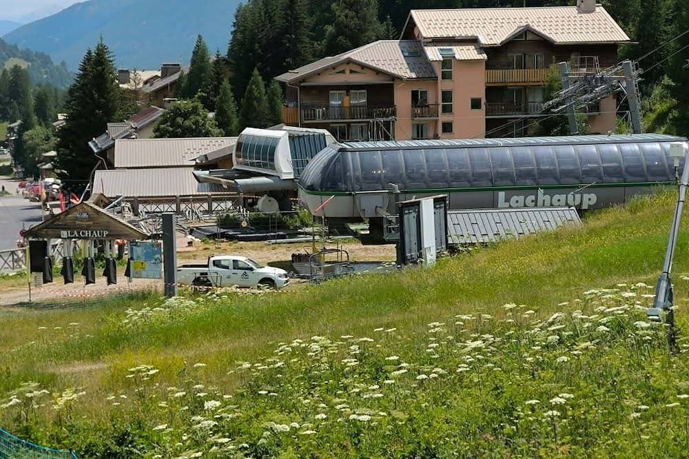 Foto 4 von 12: Vacation studio La Foux d'Allos - resort entrance + private parking lot
