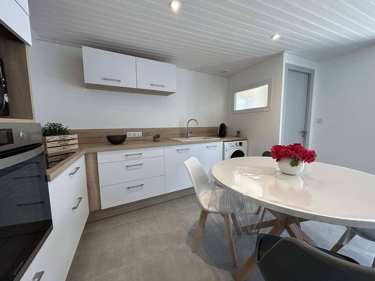 Foto 7 von 20: Haus nahe Zentrum von Noirmoutier, Terrasse und Parkplatz