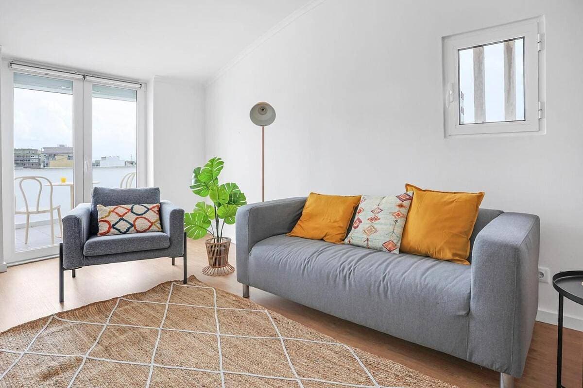 One bedroom Apt in Almada - Balcony with River Views by Lisbeyond 1