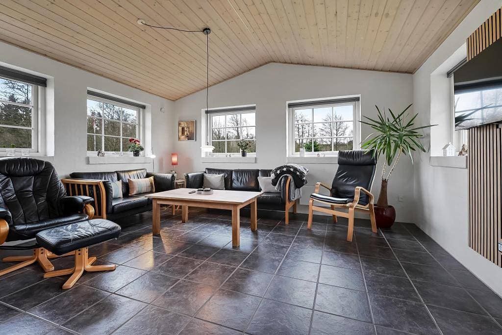 Foto 7 von 22: Skandinavisch eingerichtetes Ferienhaus mit Wellnessbad – 2 Hunde erlaubt