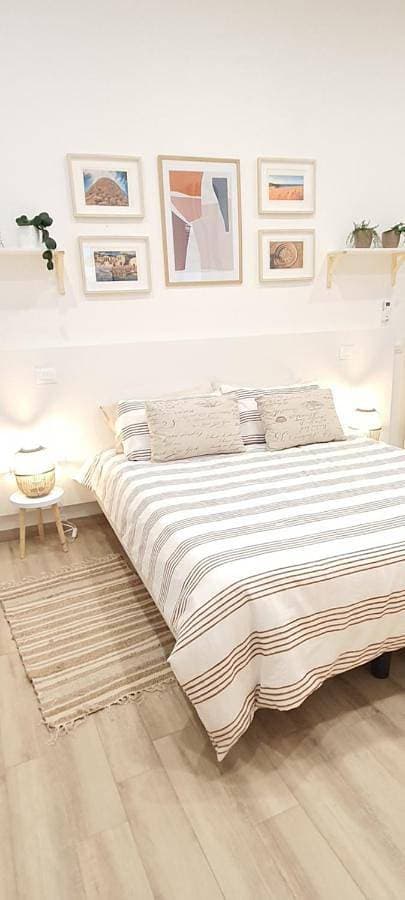 SUITE BLANC APARTMENTS - Monolocali indipendenti con cucina e bagno privato - Check-in e check-out con codice in autonomia h24 - Terrazza in comune NECESSARIO AVERE WATHSAPP O APP DI MESSAGGISTICA ISTANTANEA PER FOTO E VIDEO 1