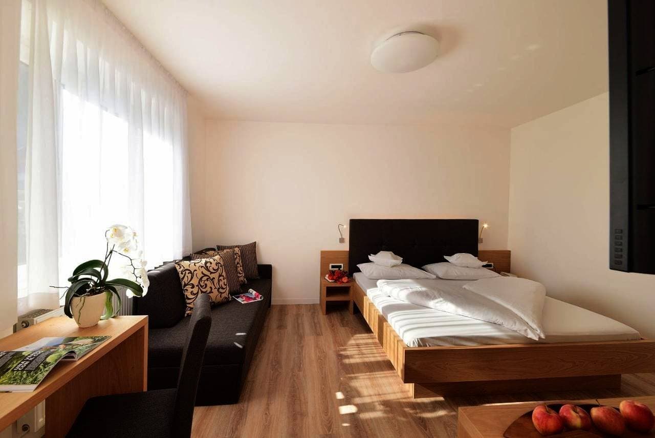 Foto 5 von 11: Double Room with Balcony