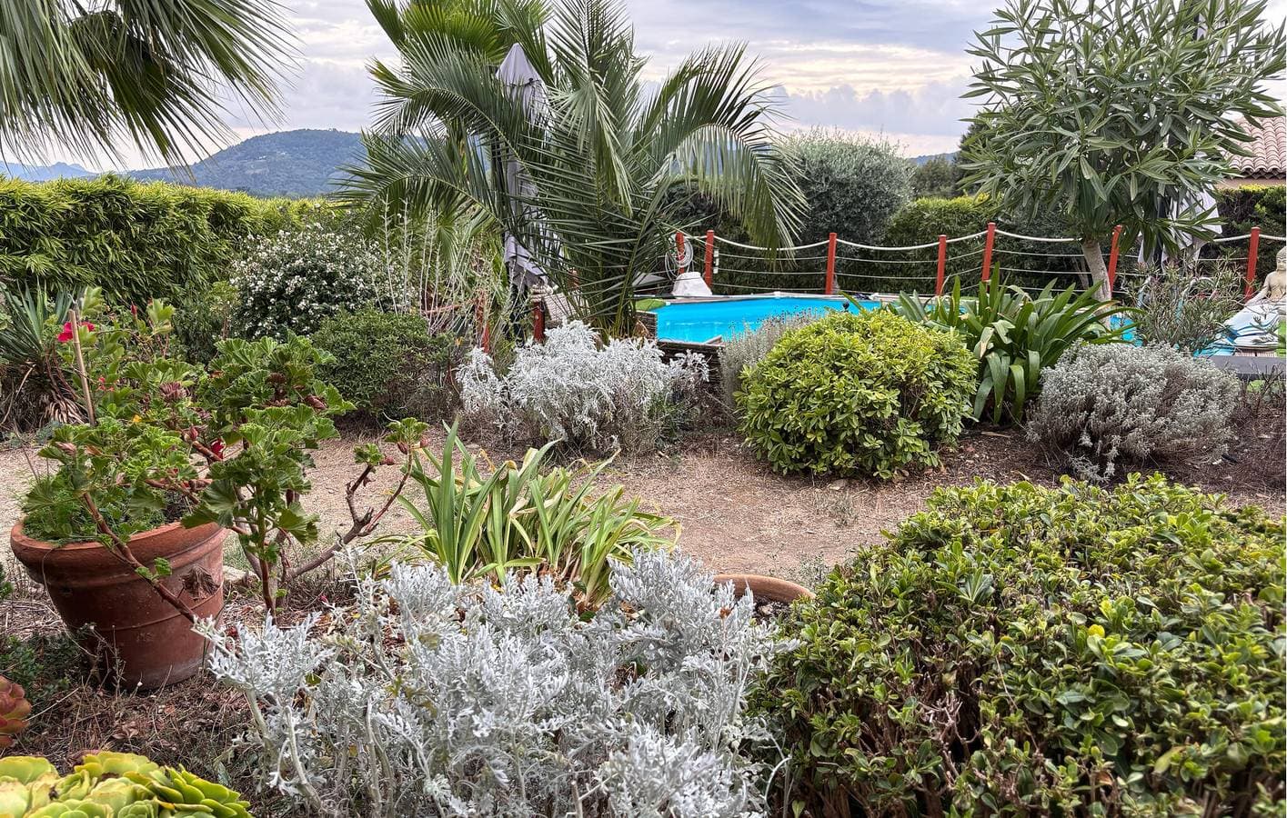 Foto 12 von 28: Apartment mit Meerblick, Pool und Terrasse in der Nähe des Stadtzentrums von Tanneron