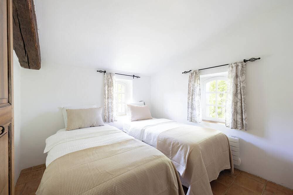 Foto 4 von 25: 🌿 3. Provence pur sang: pool, tennis, tranquility and entertainment on private estate