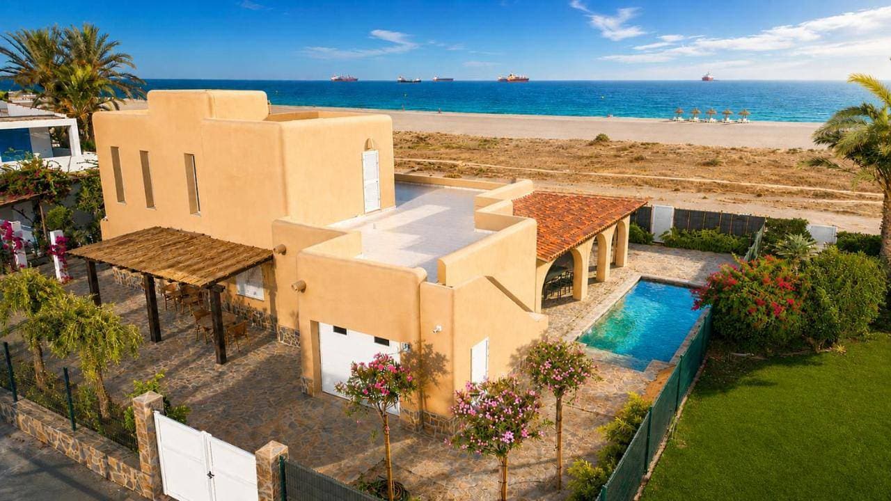 La Esquinita, Villa 1ª línea – Puerto Rey 1