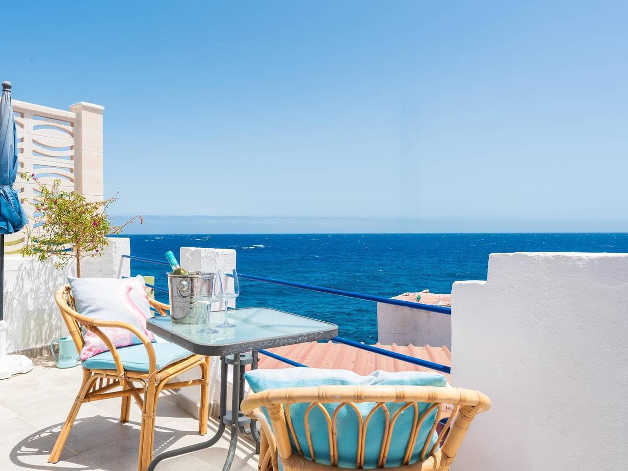 Foto 4 von 28: Apartment mit Meerblick, Küche und Balkon, 2 km vom Strand von Radazul entfernt