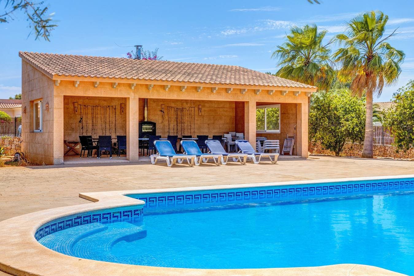 Foto 4 von 30: Traumhaftes Ferienhaus mit Pool, WLAN und Terrasse; Parkplätze vorhanden
