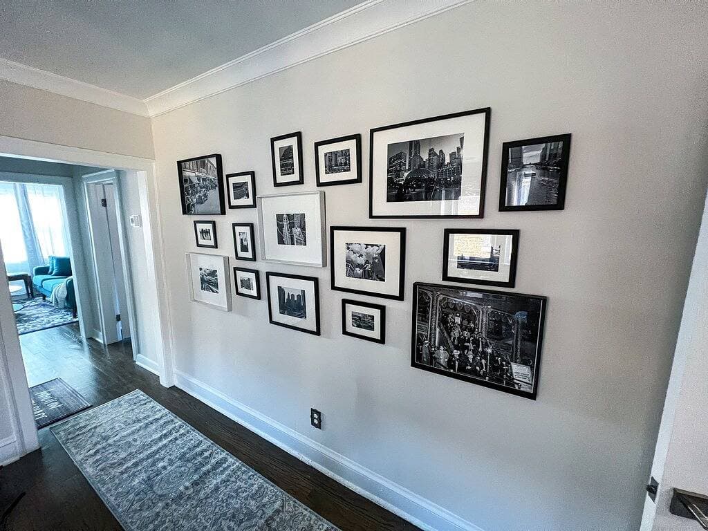 Foto 3 von 19: Luxury vintage condo close to lakefront,  Obama Presidential Center & downtown!