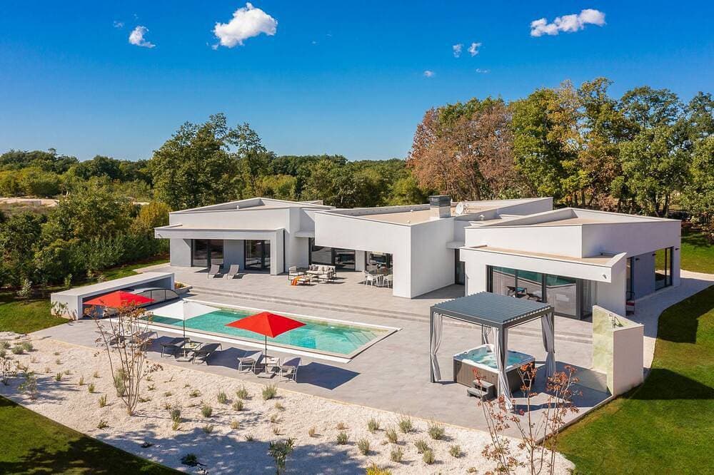 Exclusive five star villa 1