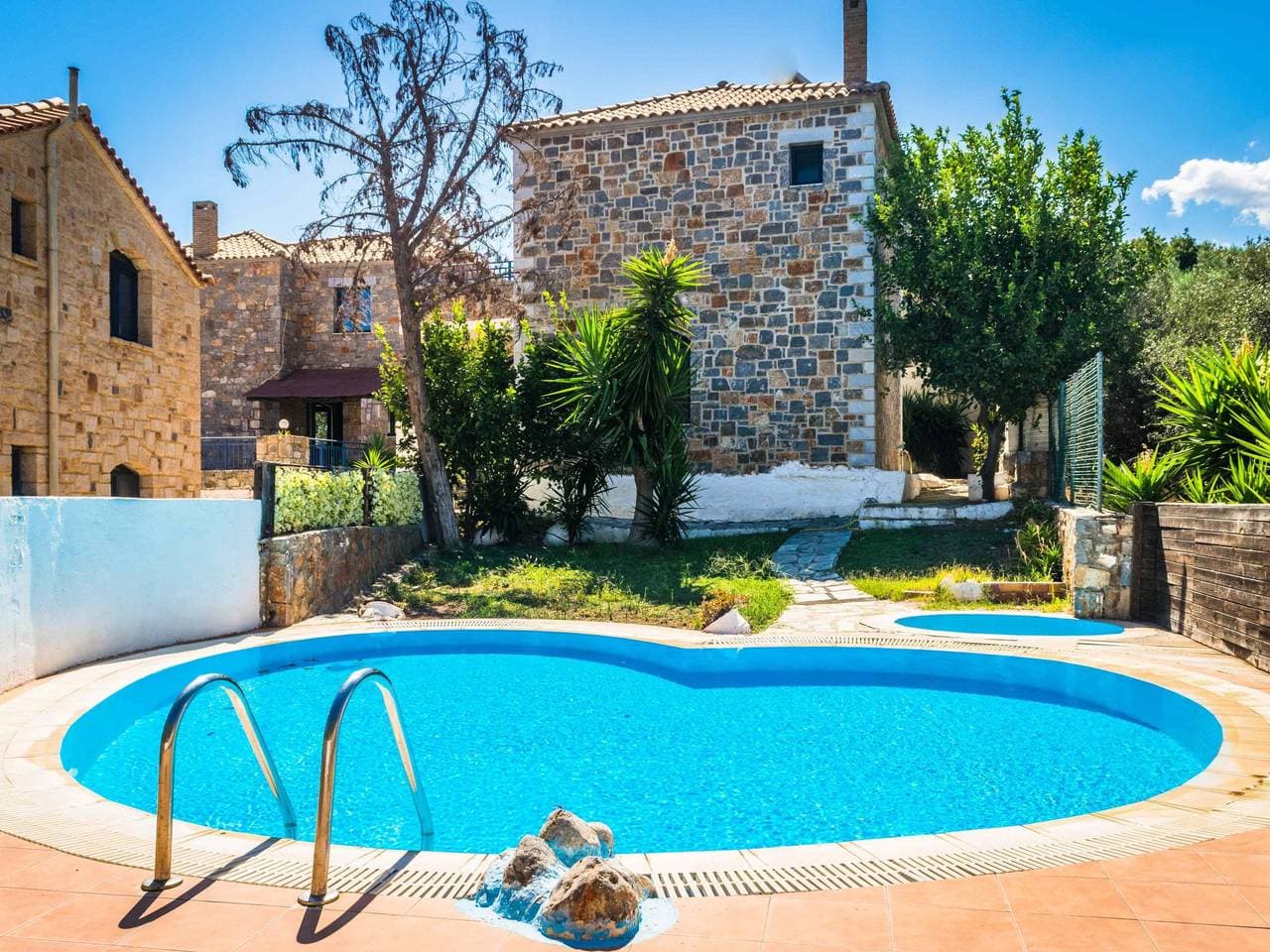 Foto 12 von 12: Niriides Villas_Nisso_ 2-Schlafzimmer privater Pool