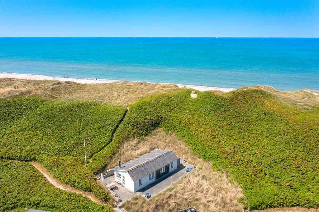 Helles 4-Personen Ferienhaus nur 50 Meter vom Strand entfernt 1