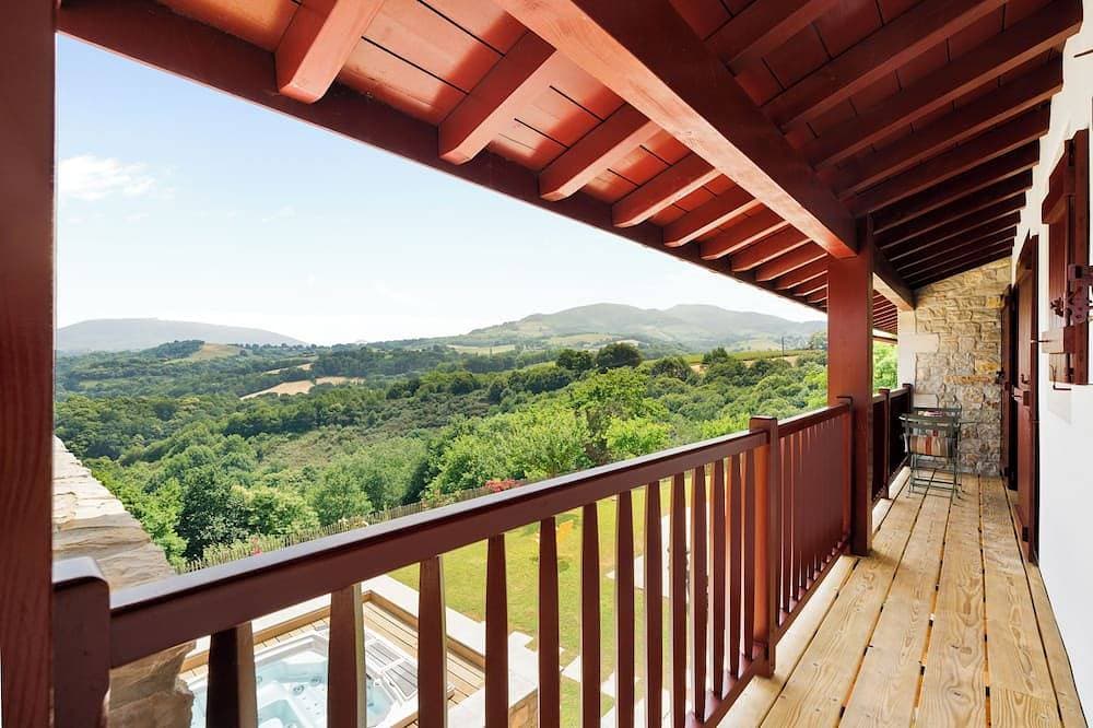 Foto 11 von 17: Spacious Baïgura studio, mountain views, direct access to pool & spa