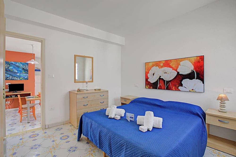 Foto 4 von 21: Penthouse Azzurra Sea View Near Beach, Salve, Italy