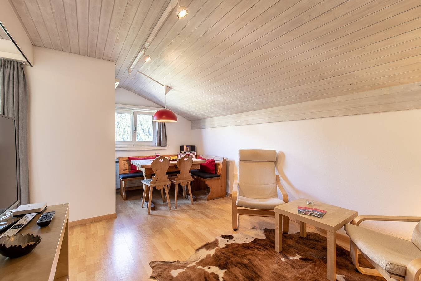 Foto 7 von 20: Chasa Buorcha: Renovierte, aussergewöhnliche 1.5-Zimmer-Dachwohnung mit grossem Panorama-Balkon